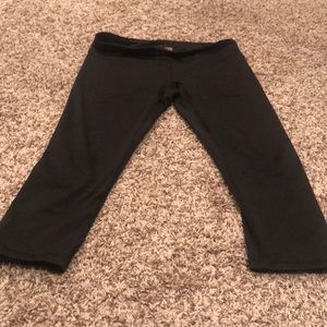 Lucy black Capri leggings